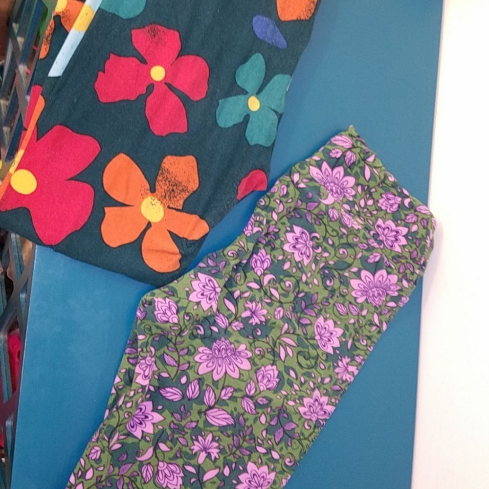 2 pair of Lularoe leggings OS